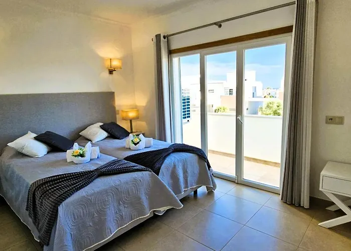 V3 Villa Soliveira- Casas & Papeis