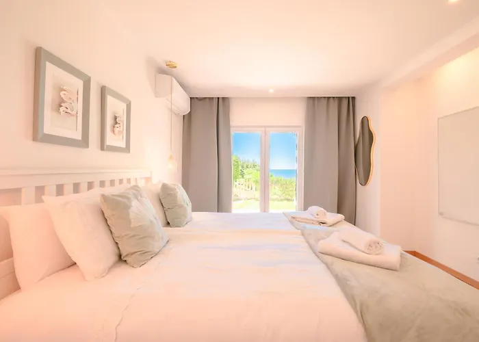 E&M Beach House - Creative Space For Creative People