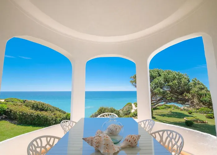 E&M Beach House - Creative Space For Creative People